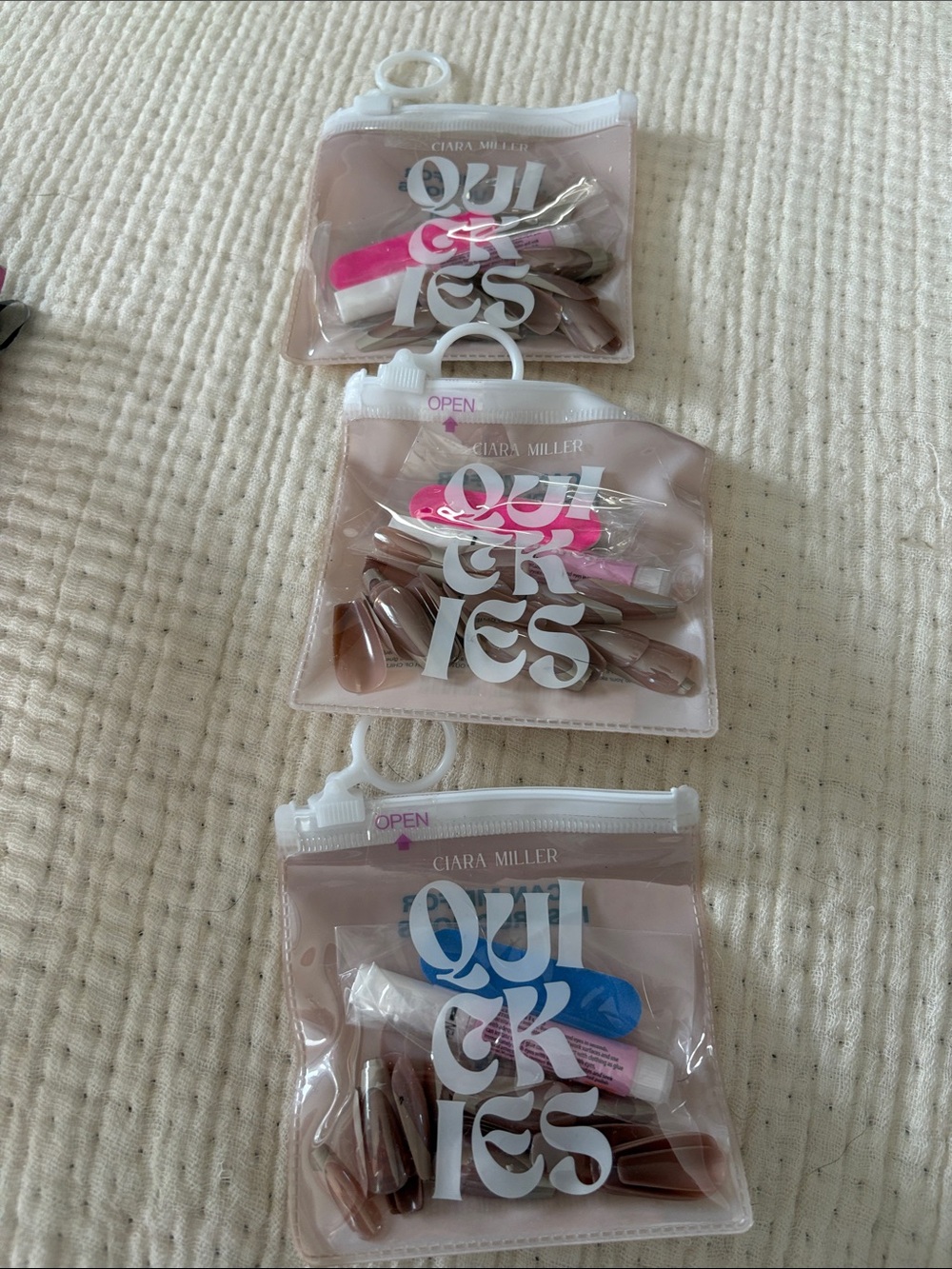 3 glue Nails Set - Brown with neutral Accent